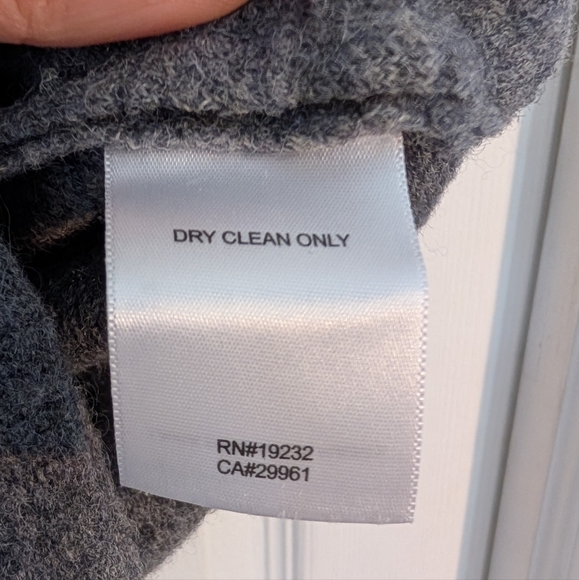 Alfred Dunner Women's Gray Vest 100% Wool Faux Fur Collar Size Petite - Picture 9 of 16